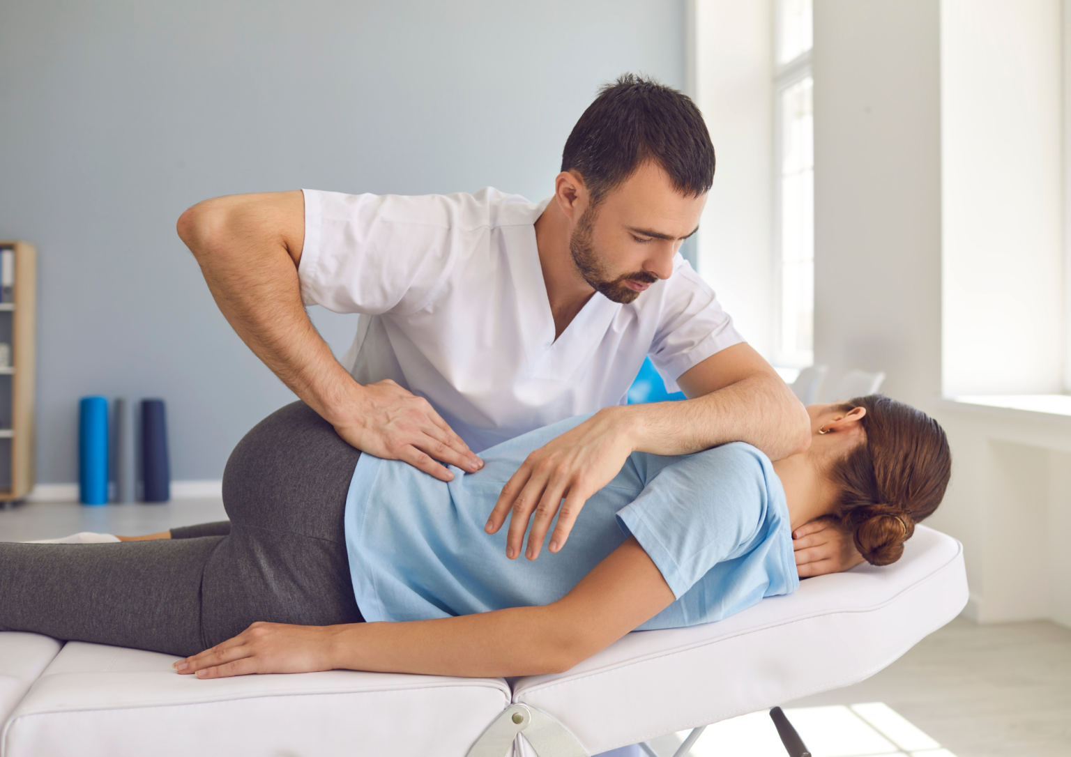 Tudo sobre Quiropraxia: o que é, para que serve, benefícios e dúvidas ...